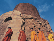 釈迦尊が座して真理を説いたといわれている巨大なダーマク塔